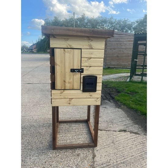 Freestanding sleeping box