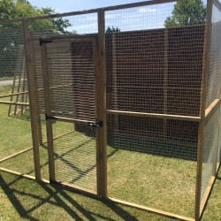Free Standing Walk in 6ft x 9ft Chicken Run