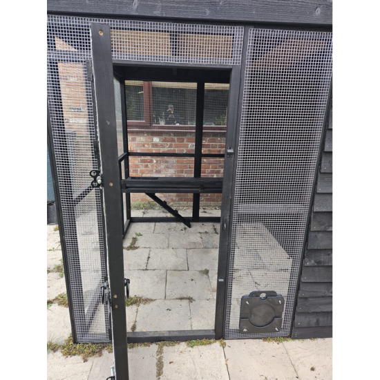 Bunnio 9ft x 6ft 1/2" x 1/2" wire mesh with Felt Roof Bunnio 9ft x 6ft 1/2" x 1/2" wire mesh with Felt Roof