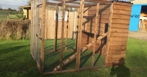 Cat Run With Raised Sleeping Box 6FT x 6FT - 6x6catbox